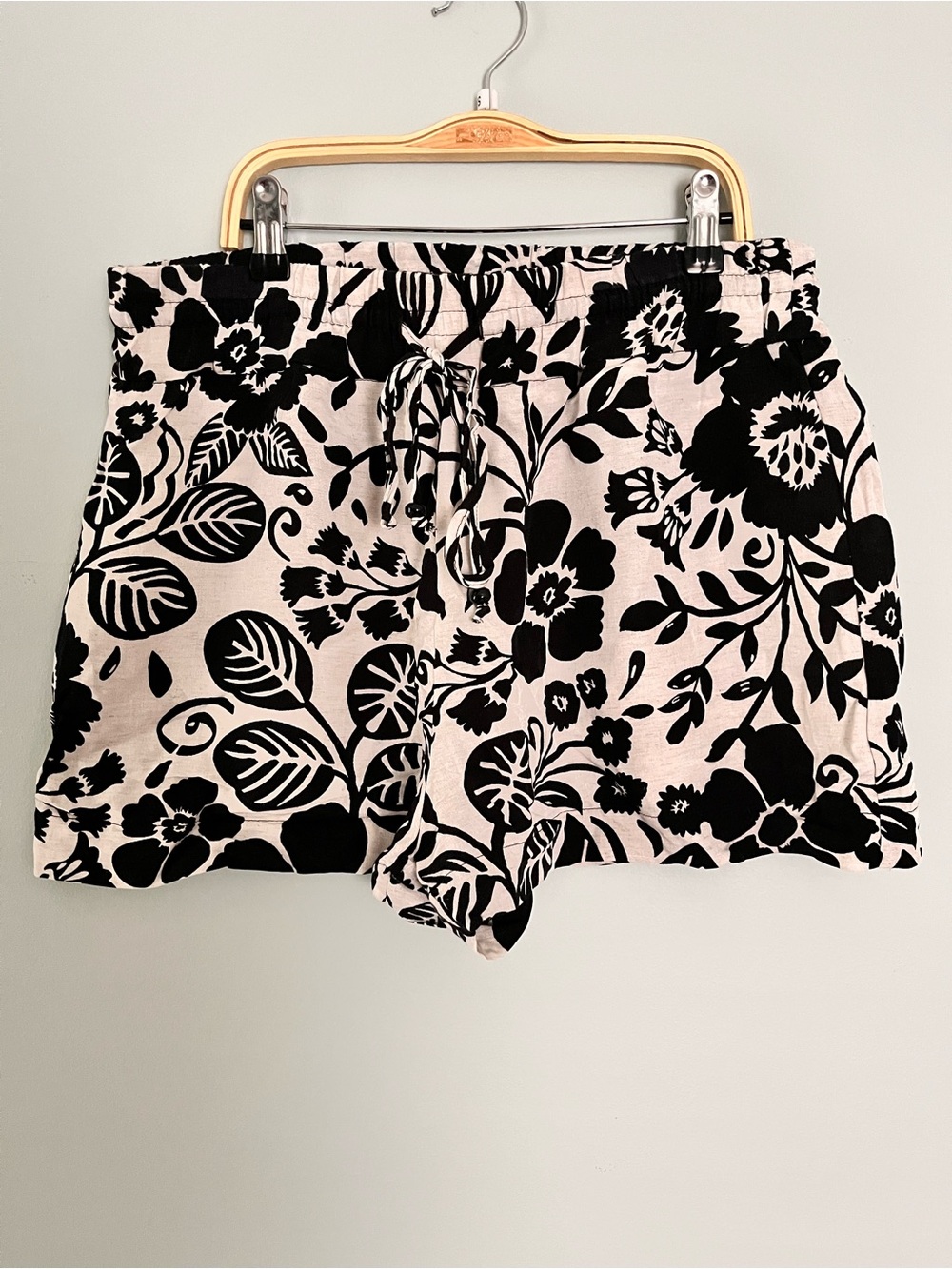 Zara Black and White Floral Print Drawstring Shorts